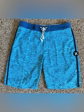 Hurley Blue Wave Patterned Board Shorts Size 30